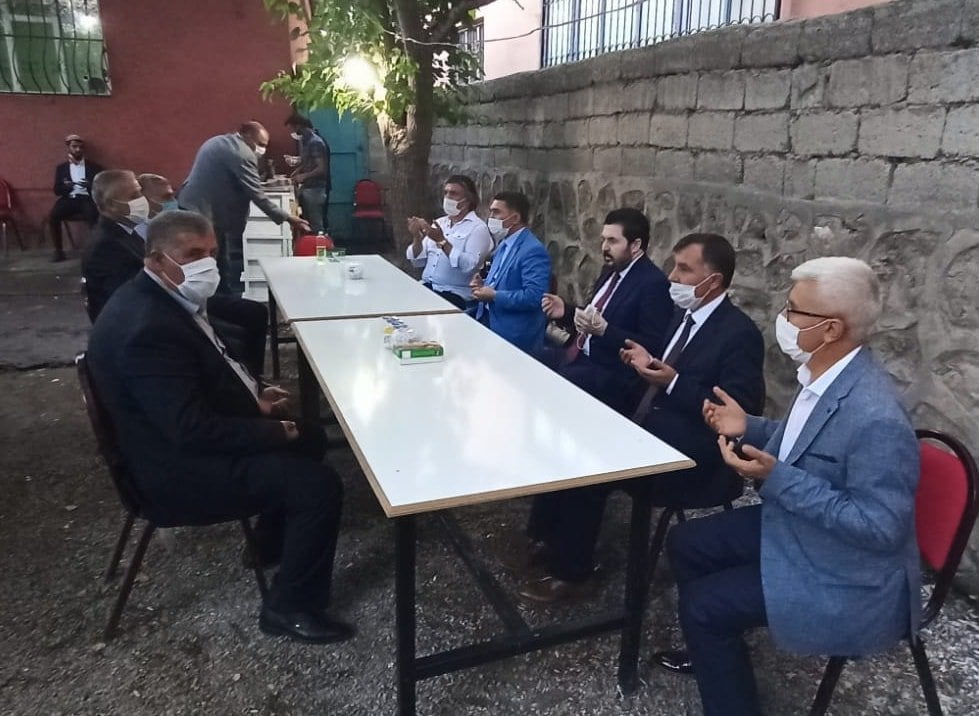 VALİLİK VE AK PARTİ TEŞKİLATI AĞRI'LI VATANDAŞLAR İLE BAYRAMLAŞTILAR