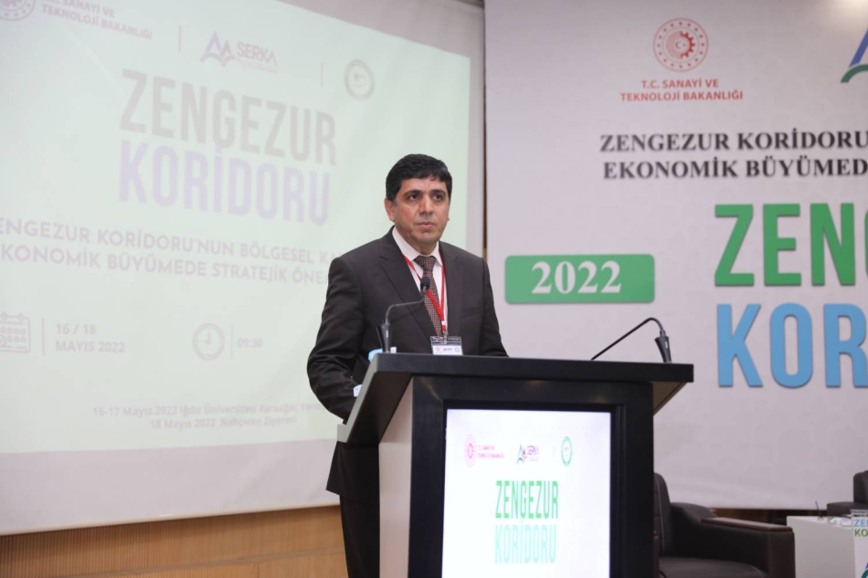 2022/05/1652772691_turk_dunyasini_birlestirecek_zengezur_koridoru-_igdir_Universitesinde_konusuldu-_2.jpg