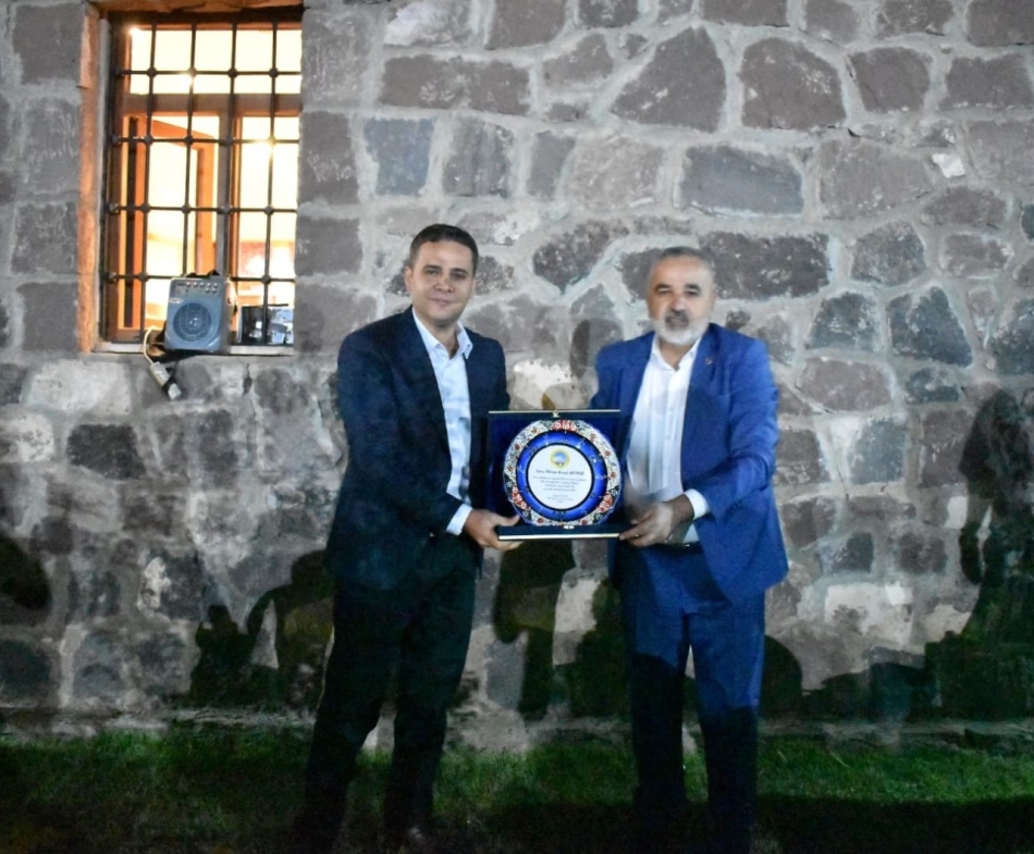 2022/08/1661312667_kaymakam_ve_ben.jpg