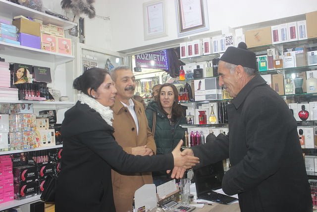 DOĞUBAYAZIT HDP BELEDİYE EŞ BAŞKAN ADAYLARINDAN ESNAF ZİYARETİ