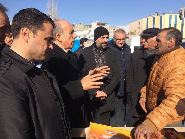 AK PARTİ DOĞUBAYAZIT BELEDİYE BAŞKAN ADAYI ERYILMAZ PAZAR ESNAFIN ZİYARET ETTİ