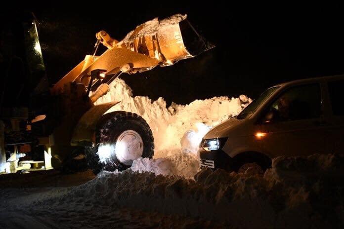 Doğubayazıt'ta Tipide Mahsur Kalan 9 Yolcu Kurtarıldı