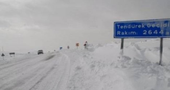 Tendürek Dağı yolu ulaşıma kapandı