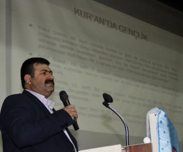 Doç. Dr. Geçit ile "7. Gelecek Gençlerle Başlar konferansı" 