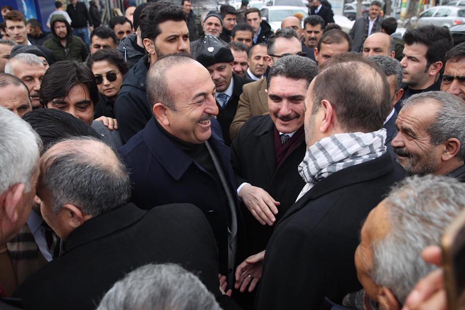BAKAN ÇAVUŞOĞLU AĞRI'DA VATANDAŞLARLA BULUŞTU