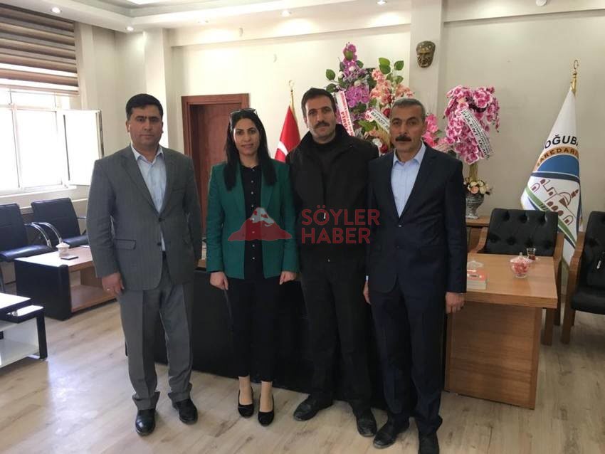 GAZETECİLERİN EŞ BAŞKANLARA TEBRİK ZİYARETİ