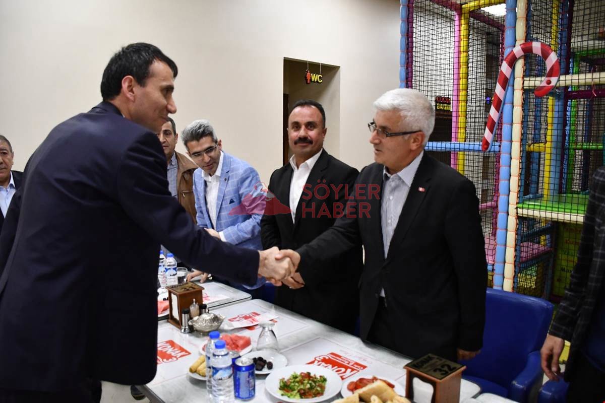 ENGİN MUHTARLAR İLE İFTARDA BULUŞTU