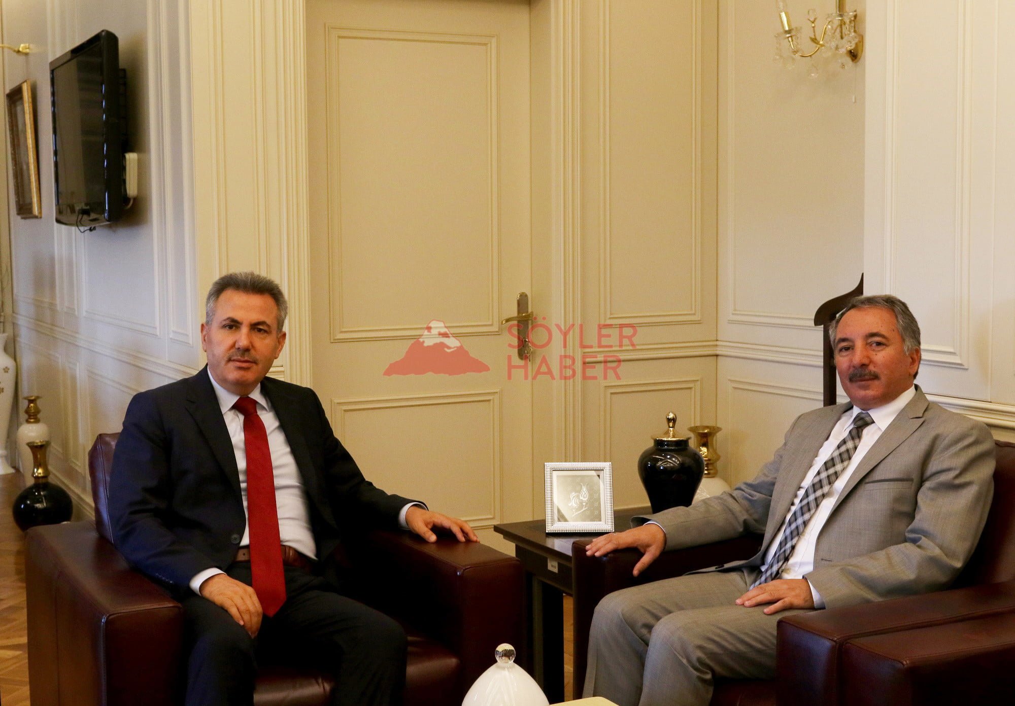 Vali ELBAN, AİÇÜ Rektörü KARABULUT'u Ziyaret Etti.