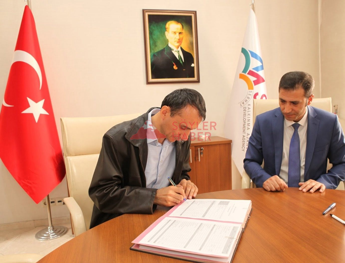 İshakpaşa Sarayı Yolunda Turistik Çarşısı