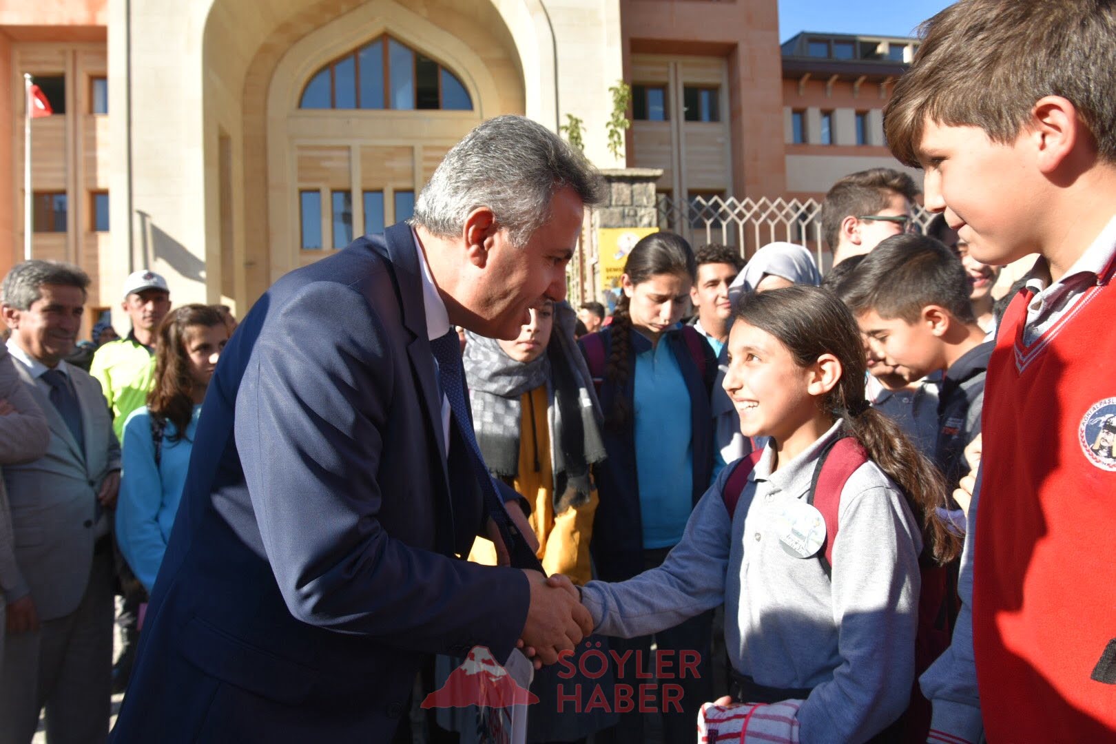 Vali Elban, 'Yaya Geçidi Nöbeti' Farkındalık Etkinliğine Katıldı