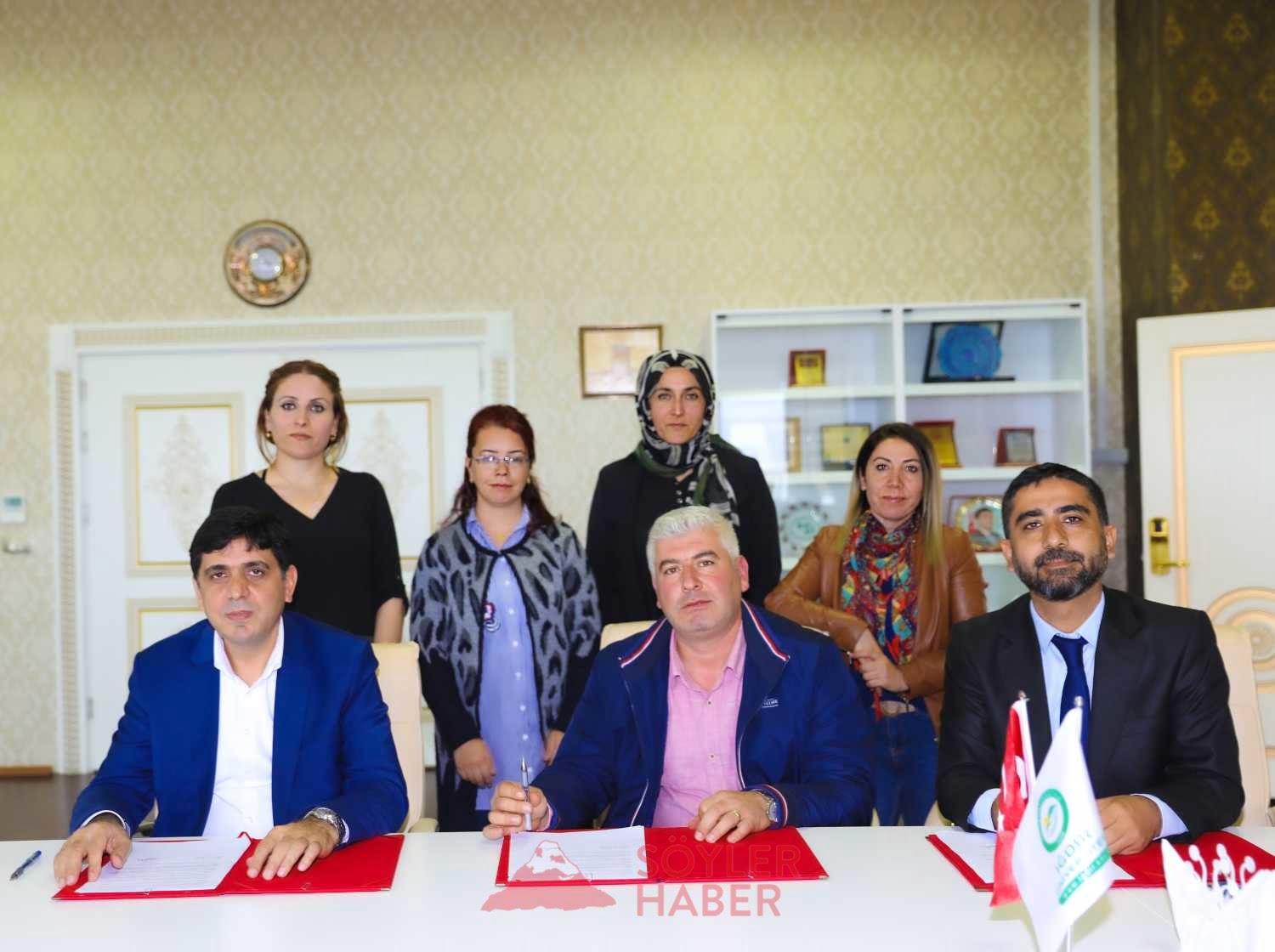 Rektör Alma, Ararat Tekstil Ltd. İşbirliği Protokolü İmzalandı