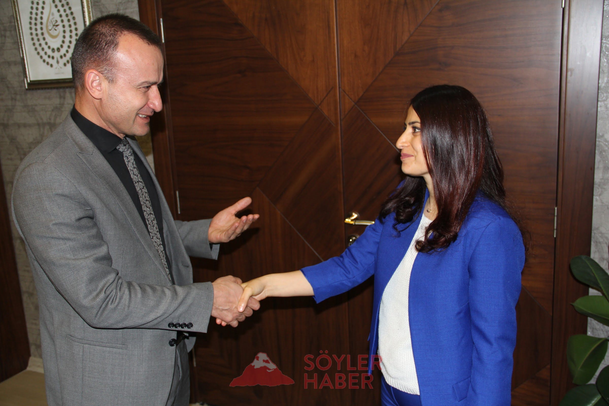 Ağrı Milli Eğitim Müdürü Tekin bir öğretmenin doğum günü kutladı