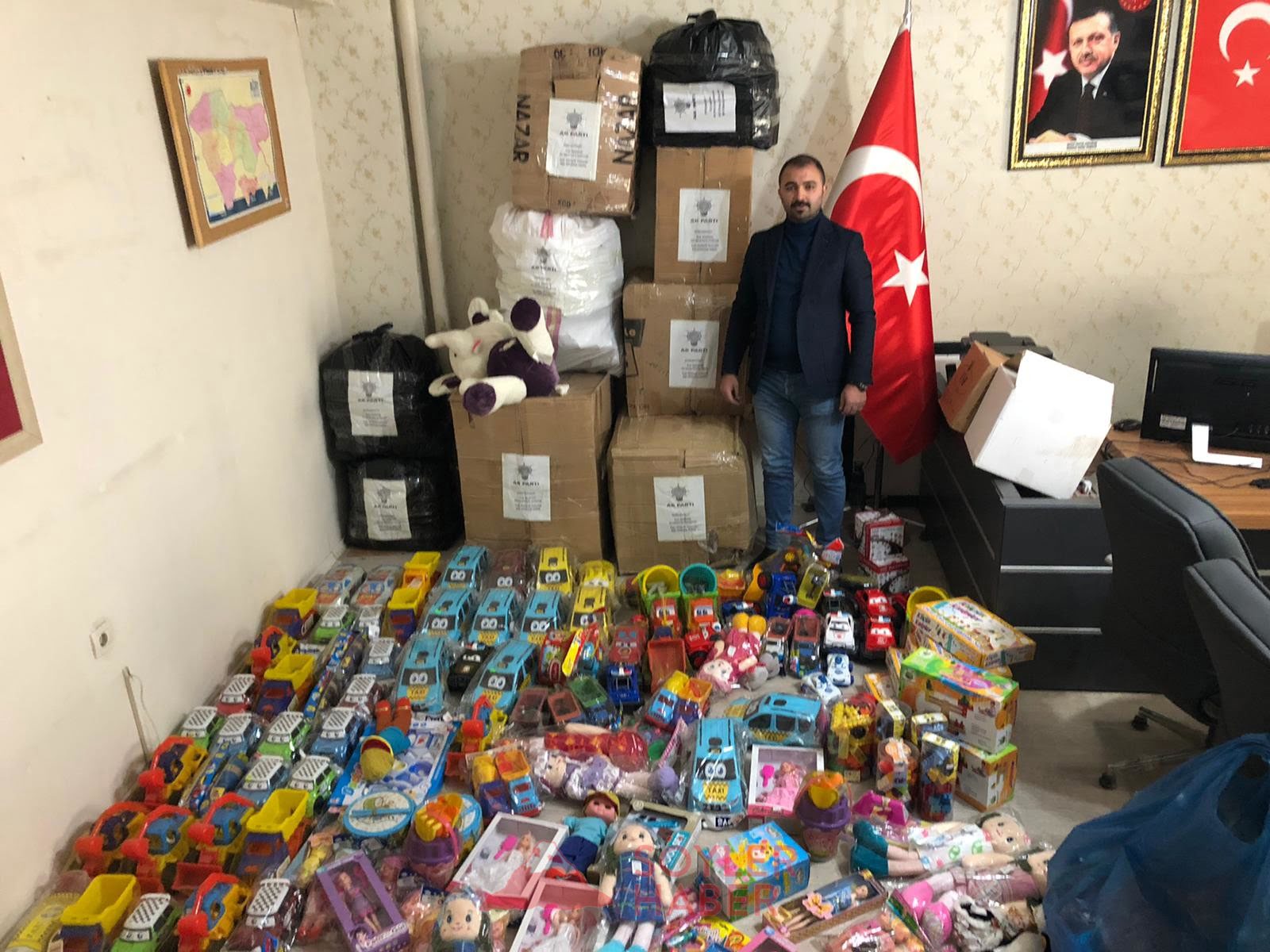 DOĞUBAYAZIT'DA DEPREM ÇOCUKLARINA OYUNCAK
