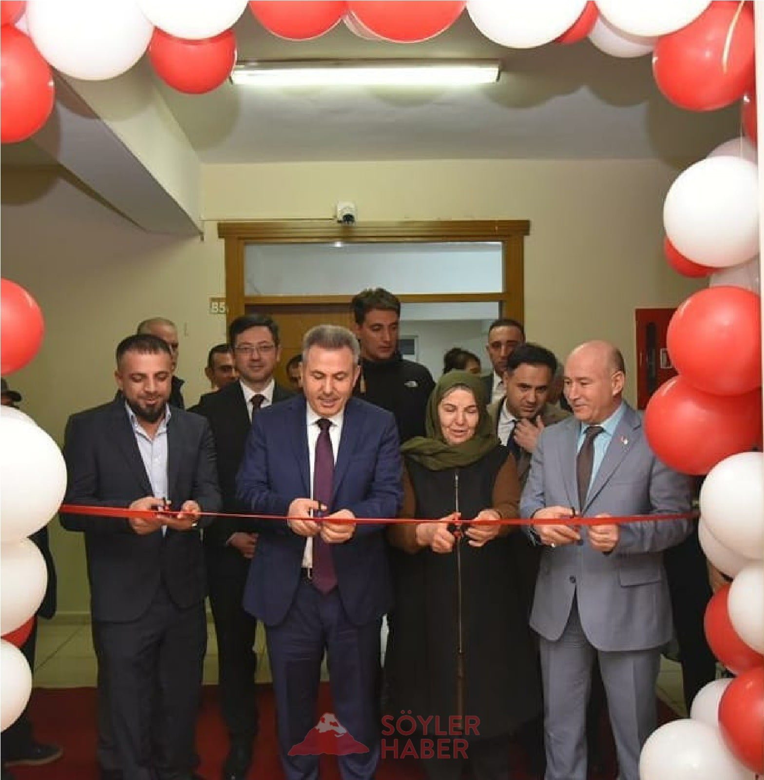VALİ ELBAN, AĞRI HUZUR EVİNDE KUAFÖR SALONUNUN AÇILIŞINI YAPTI