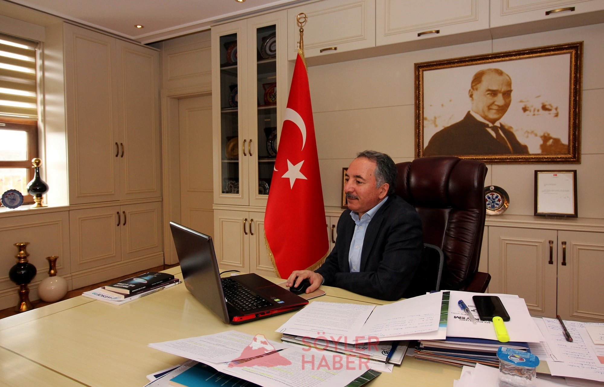 AİÇÜ Rektörü Prof. Dr. Abdulhalik Karabulut'un Çalışmaları Devam Ediyor
