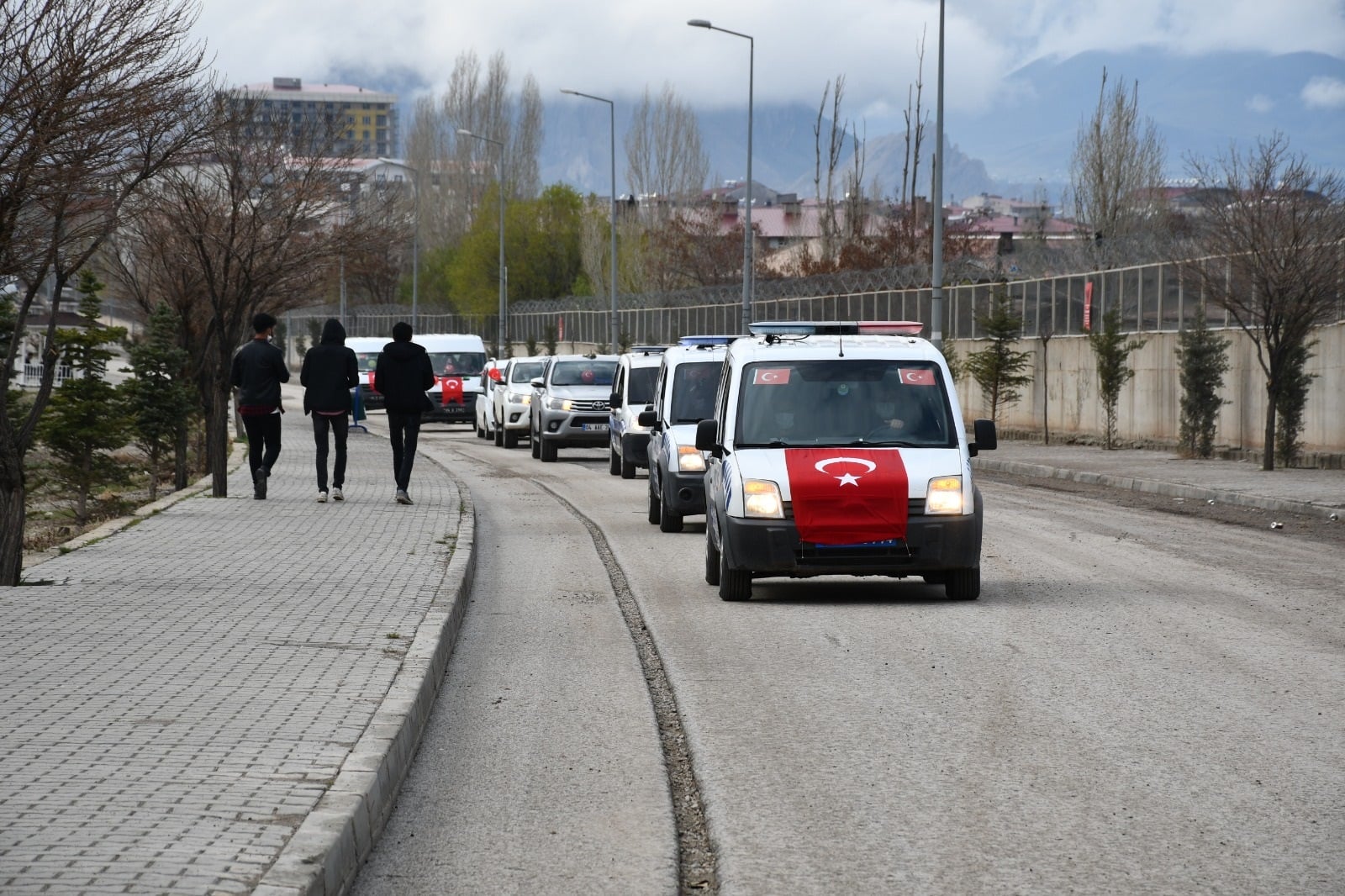 DOĞUBAYAZIT'TA KONVOYLU KUTLAMA