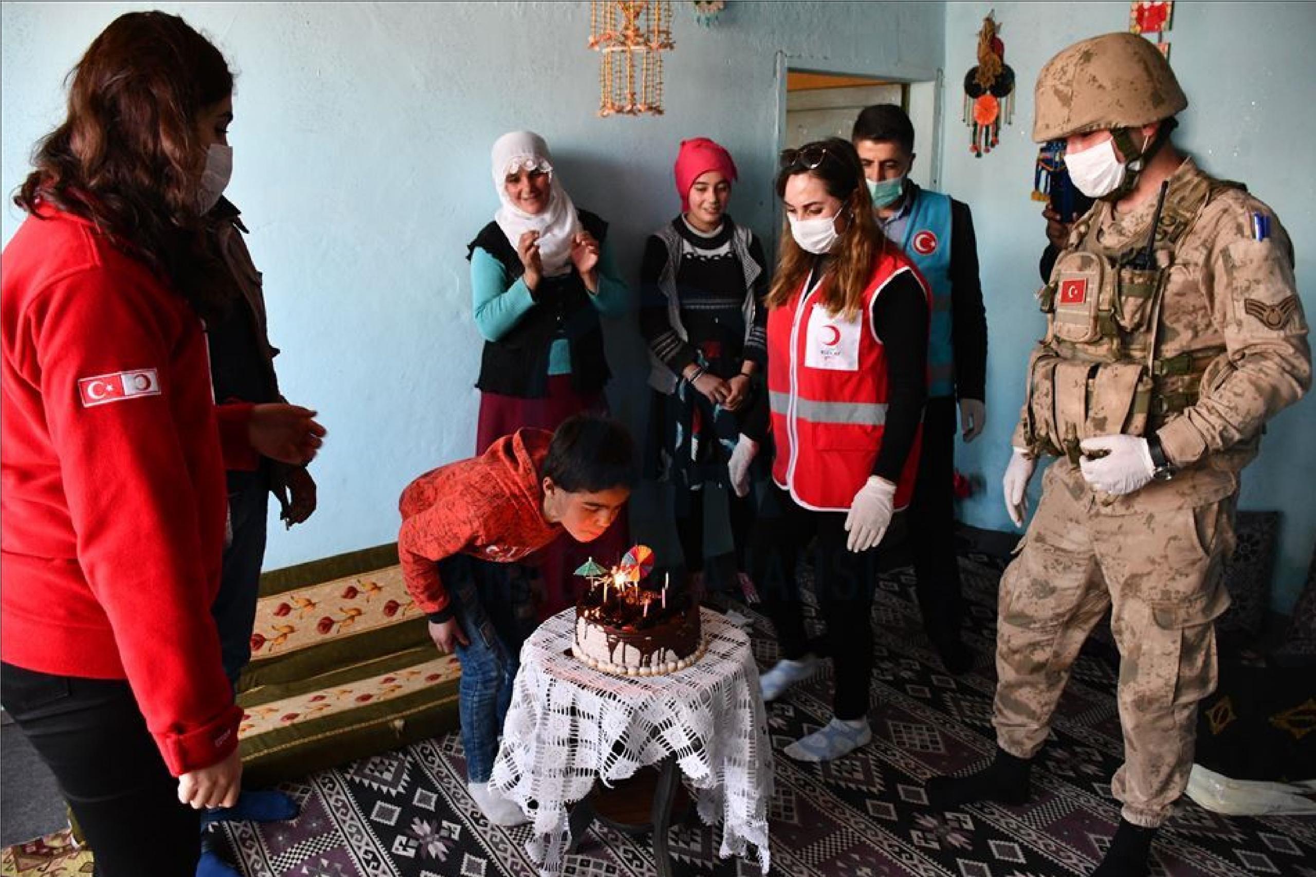 DOĞUBAYAZIT VEFA SOSYAL DESTEK GRUBU GÖNÜLLERDE TAHT KURMAYA DEVAM EDİYOR