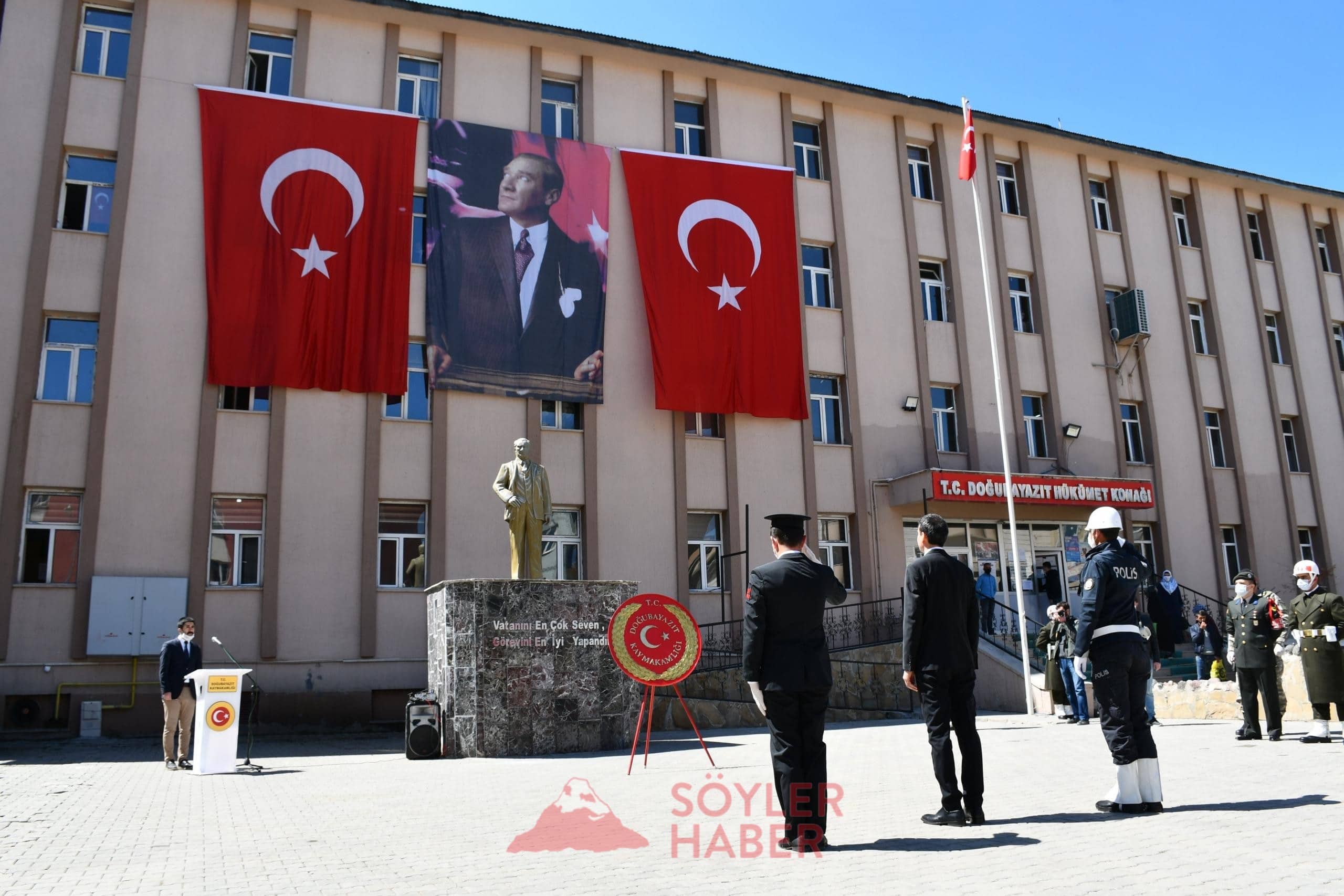 DOĞUBAYAZIT'IN DÜŞMAN İŞGALİNDEN KURTULUŞUNUN 102. YILDÖNÜMÜ OLAN 14 NİSAN KURTULUŞ GÜNÜ PROGRAMI BURUK BİR TÖREN İLE YAPILDI