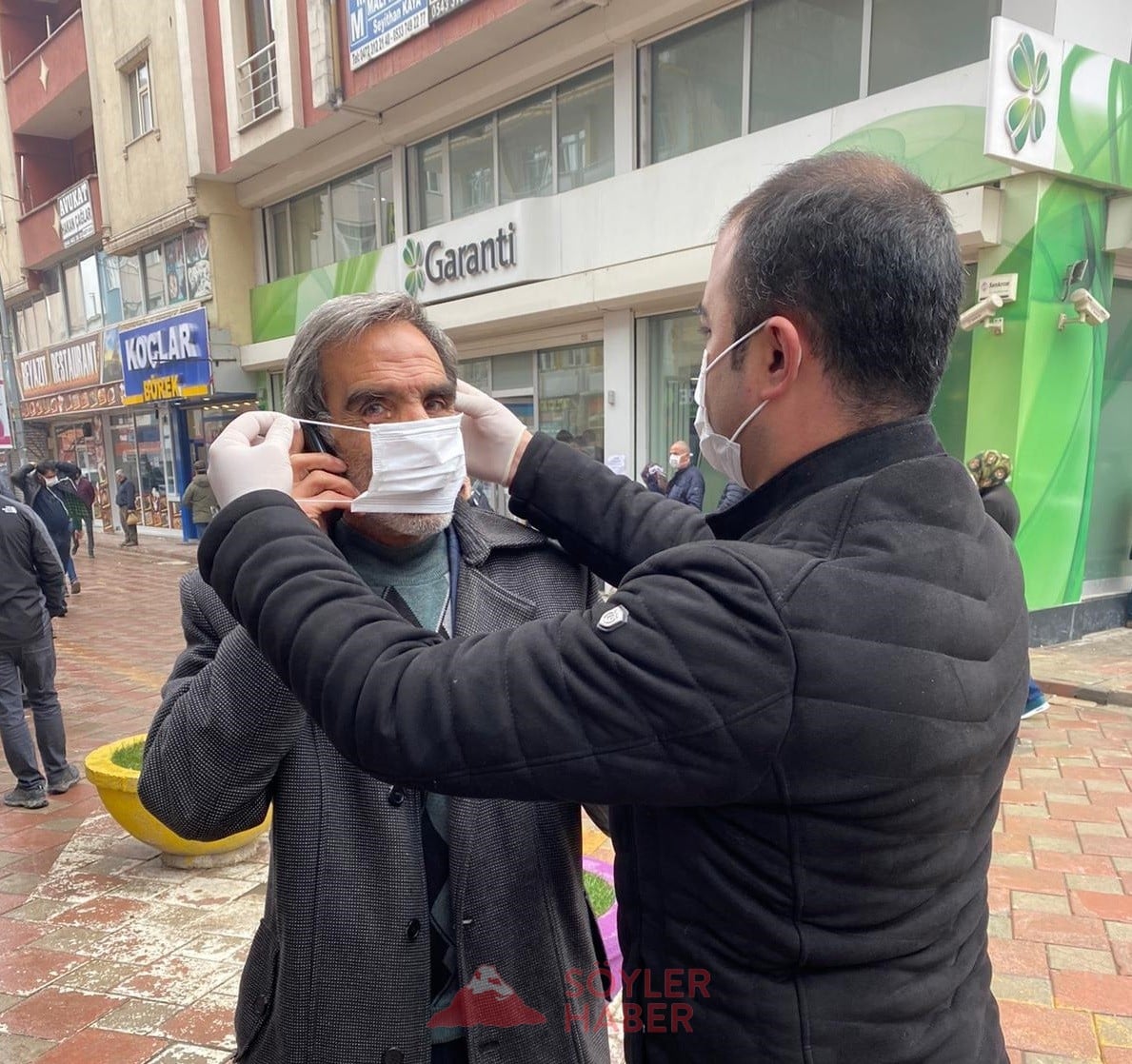 AK PARTİ DOĞUBAYAZIT İLÇE TEŞKİLATINDAN KAMPANYA "HAYATINI RİSKE ATMA MASKE TAK"