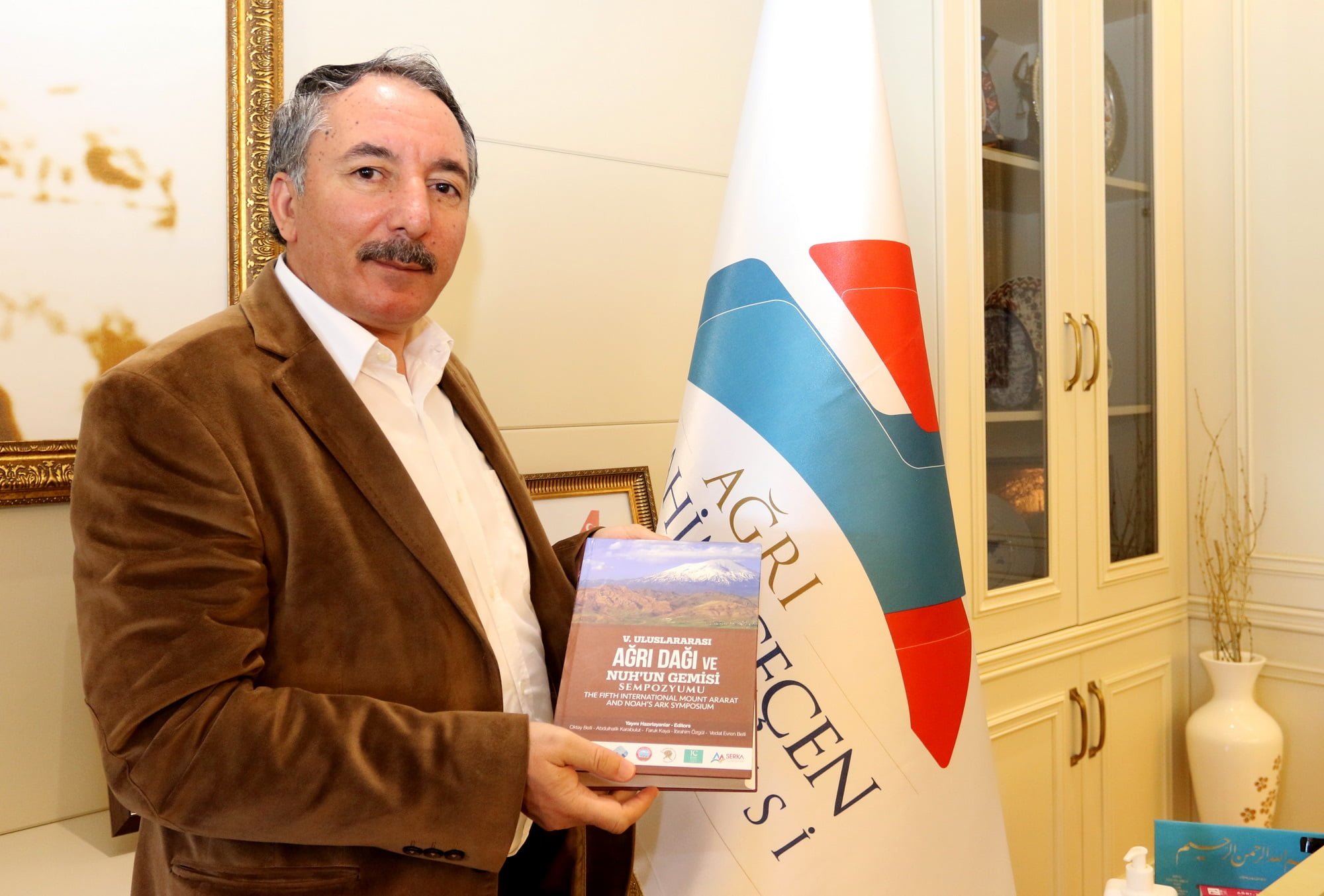"V. Uluslararası Ağrı Dağı ve Nuh'un Gemisi Sempozyumu"nun tam bildiri kitabı çıktı