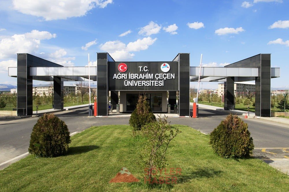 AİÇÜ'de Okuyan ve Evlerinde Olan Öğrencilere Online Ödüllü Bilgi Yarışması Yapıldı