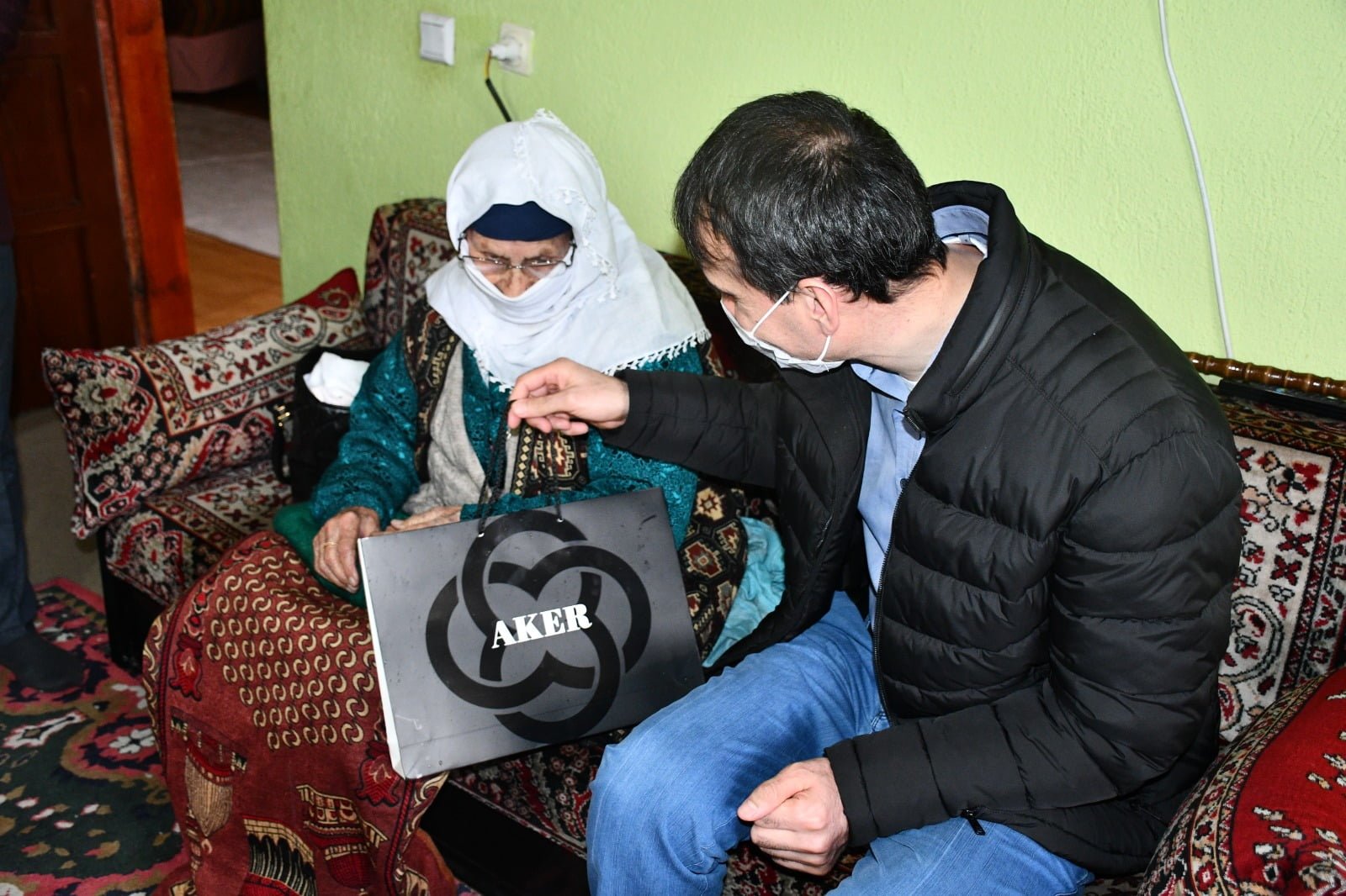 DOĞUBAYAZIT KAYMAKAMI ENGİN'İN ANNELER GÜNÜ KUTLAMASI