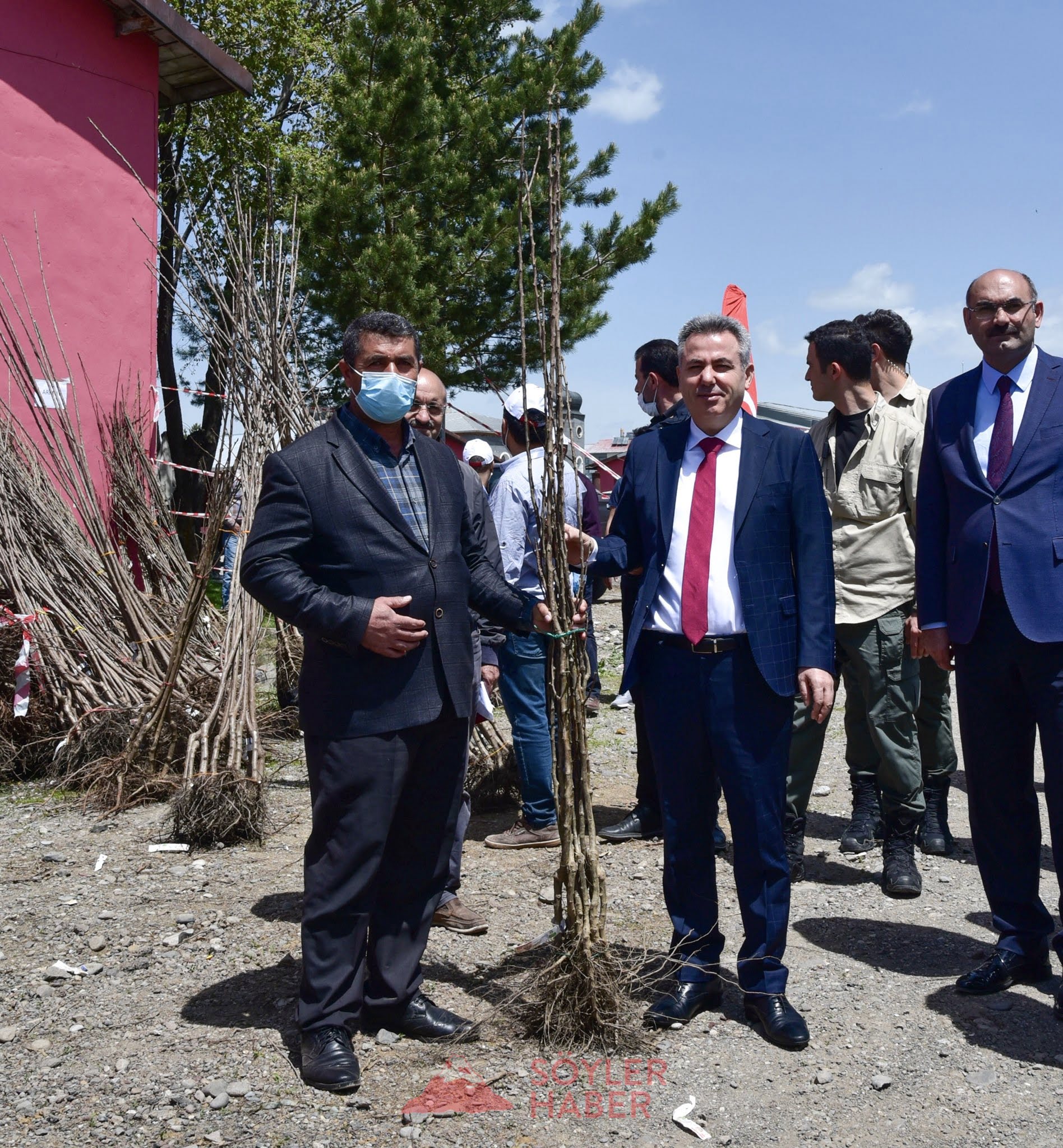 Ağrı Valiliği 60 Bin Adet Fidan Dağıttı