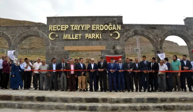 DOĞUBAYAZIT MİLLET PARKINDA RECEP TAYYİP ERDOĞAN'IN İSMİNİ KALDIRIN