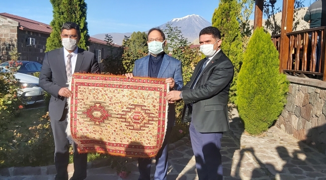 DİYANET İŞLERİ BAŞKANI PROF.DR. ALİ ERBAŞ AHMEDİ HANİ (HZ) ZİYARET ETTİ.