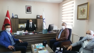 DOĞUBAYAZIT AK PARTİ BELEDİYE MECLİS ÜYELERİ İLÇE MÜFTÜSÜ ÖZDEMİR'İ ZİYARET ETTİLER