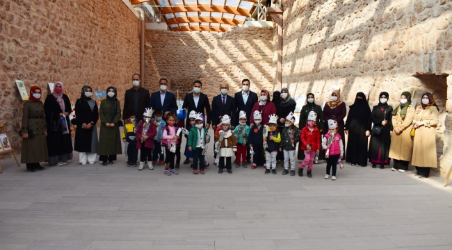 İSHAKPAŞA SARAYINDA 15 TEMMUZ KUR'AN KURSUNDA EĞİTİM GÖREN 4-6 YAŞ GRUBUNDAKİ ÖĞRENCİLER, SERGİ AÇTILAR