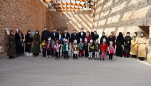 İSHAKPAŞA SARAYINDA 15 TEMMUZ KUR'AN KURSUNDA EĞİTİM GÖREN 4-6 YAŞ GRUBUNDAKİ ÖĞRENCİLER, SERGİ AÇTILAR
