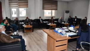 Doğubayazıt Bağımsız Belediye Başkanı Yıldız Acar Makamında İlçe Merkez Muhtarlarını Dinledi.