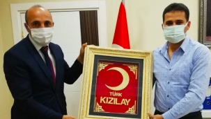 DOĞUBAYAZIT İLÇE KAYMAKAMI AKPINAR'A KIZILAY'DAN PLAKET