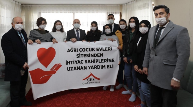 Ağrı Valisi Varol "Çocuk Evleri Sitesinde" Kalan Çocukları 2020 Yılın Son Gününde Yalnız Bırakmadı.