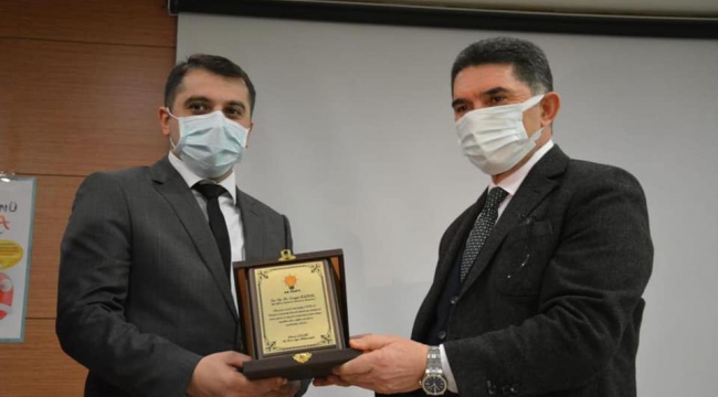 AĞRI MİLLETVEKİLİ ÇELEBİ, İL SAĞLIK MÜDÜRÜ DAHARLI'YA TEŞEKKÜR PLAKETİ VERDİ.