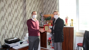 Ağrı Milli Eğitim Müdürü Tekin'den kurum müdürlerine teşekkür plaketi