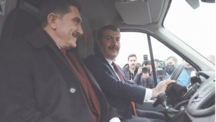 SAĞLIK BAKANI DR. FAHRETTİN KOCA'DAN EKREM ÇELEBİ 10 AMBULANS'I TESLİM ALDI