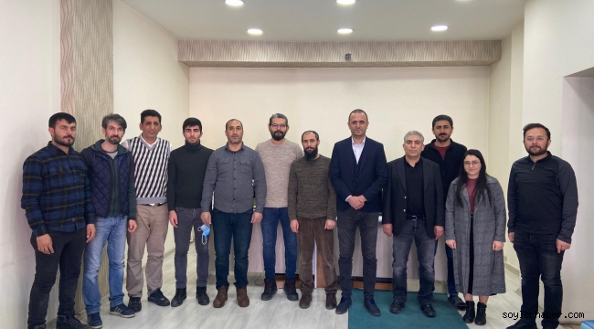 ​​​​​​​AĞRI'DA GAZETECİLER GENEL KURULA TEK LİSTE İLE GİDEREK AHMET GENÇ'İ BAŞKAN SEÇTİLER