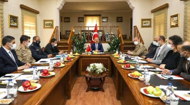 DOĞUBAYAZIT'TA COVİD-19 DEĞERLENDİRME TOPLANTISI DÜZENLENDİ 