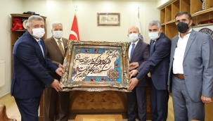 AĞRI VALİSİ DR. OSMAN VAROL DOĞUBAYAZIT TİCARET VE SANAYİ ODA BAŞKANLIĞINI ZİYARET ETTİ