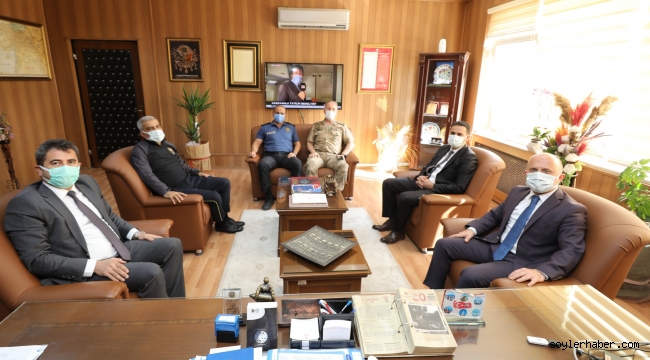  AĞRI VALİSİ DR. OSMAN VAROL VE HEYETİ DOĞUBAYAZIT CUMHURİYET BAŞSAVCISI BAHRİ YALÇINÖZ'Ü ZİYARET ETTİ. 