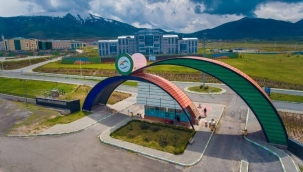 IĞDIR ÜNİVERSİTESİ REKTÖRÜ M. HAKKI ALMA HİZMETE KALDIĞI YERDEN DEVAM DEDİ.