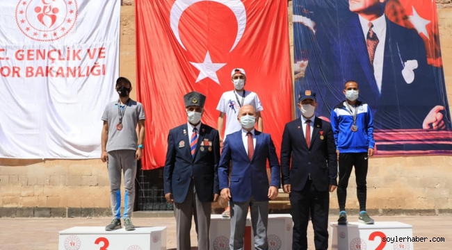 ​​​​​​​İshak Paşa Sarayı Türkiye Dağ Koşuları Şampiyonası Doğubayazıt'da Yapıldı