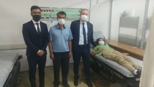 HASTANEYE KALDIRILAN ÖĞRENCİYİ İL MİLLİ EĞİTİM MÜDÜRÜ HASAN KÖKREK HASTANEDE YANLIZ BIRAKMADI