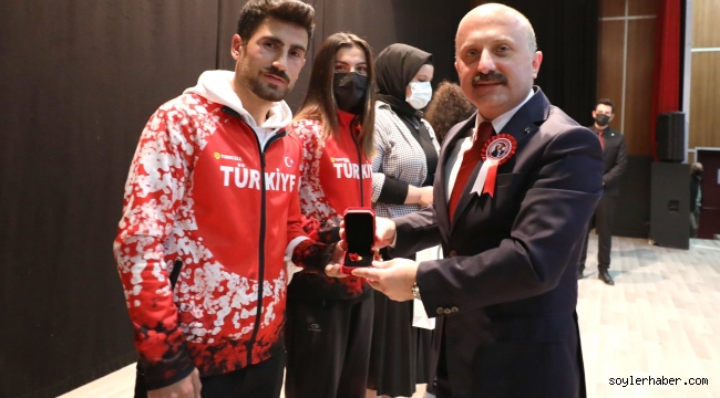 Ağrı'da 29 Ekim Cumhuriyet Bayramı, Düzenlenen Programla Büyük Bir Coşkuyla Kutlandı