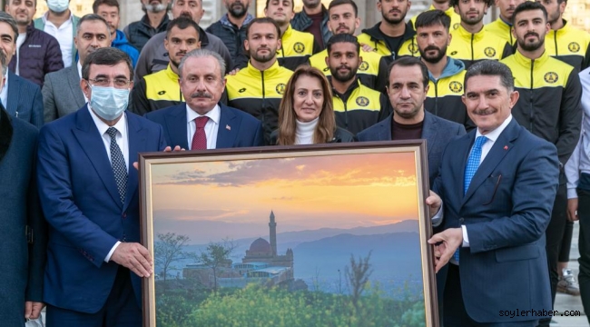 ​​​​​​​Türkiye Büyük Millet Meclisi Başkanı Şentop Ağrı 1970 Spor Kulübü'nü kabul etti.