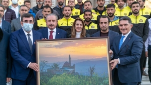 ​​​​​​​Türkiye Büyük Millet Meclisi Başkanı Şentop Ağrı 1970 Spor Kulübü'nü kabul etti.