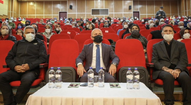  Ağrı'da Vali Varol'un Katılımıyla "En İyi Narkotik Polisi: Anne" Semineri Düzenlendi