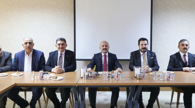  AĞRI'DA İŞ ADAMLARIYLA YENİ EKONOMİK MODEL KONUŞULDU